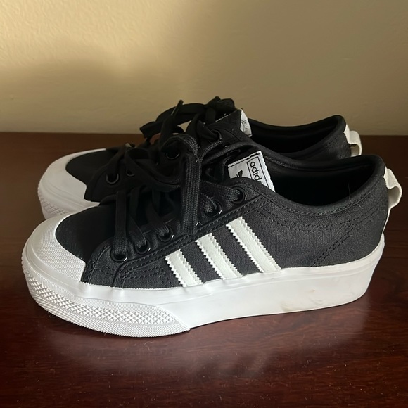 Adidas Niza shoes - Picture 1 of 3